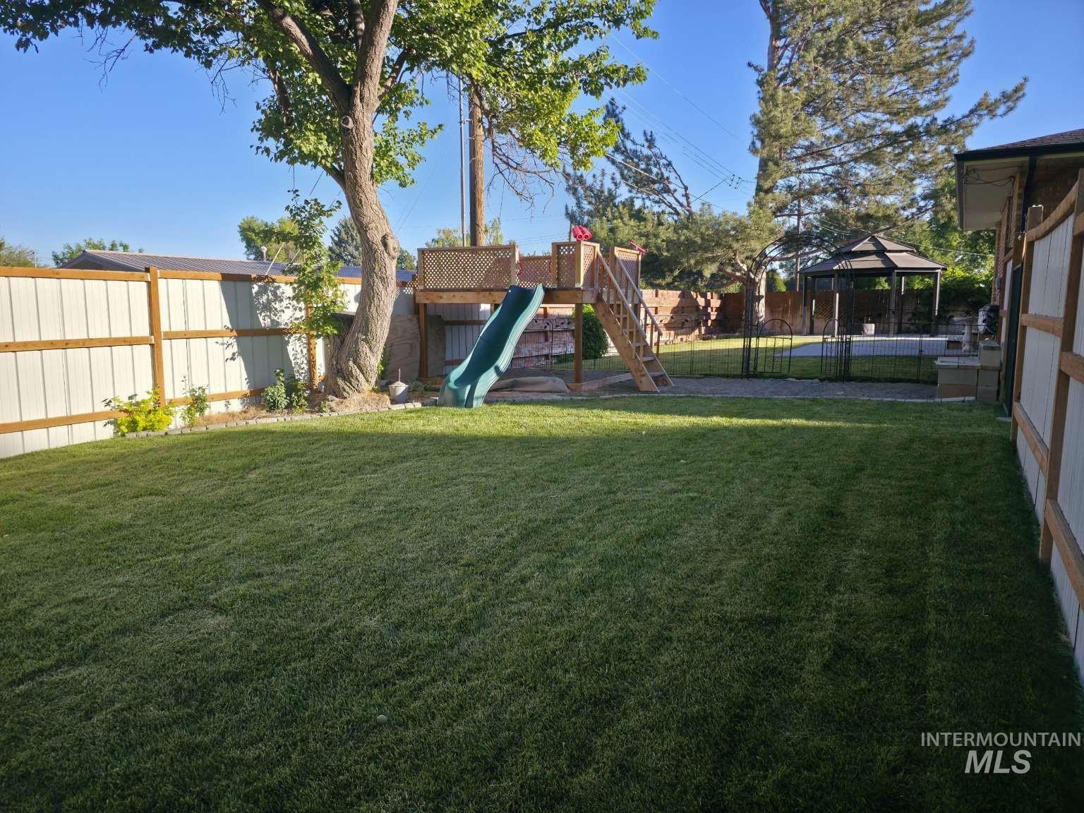 1909 Granada Dr Property Photo 44