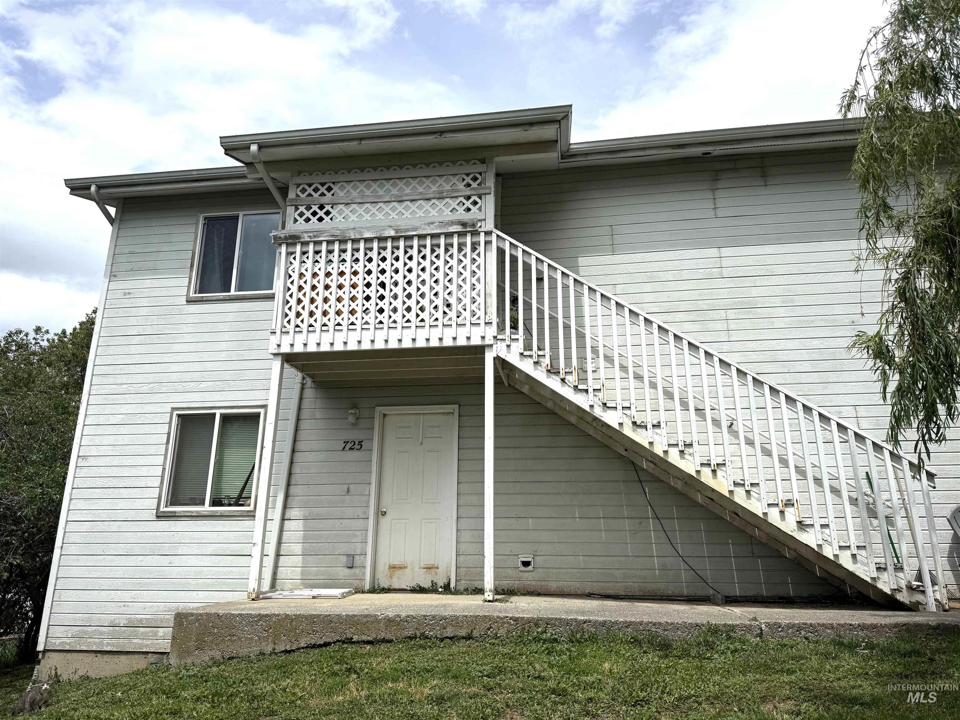725 / 727 Brent Dr. Property Photo 1