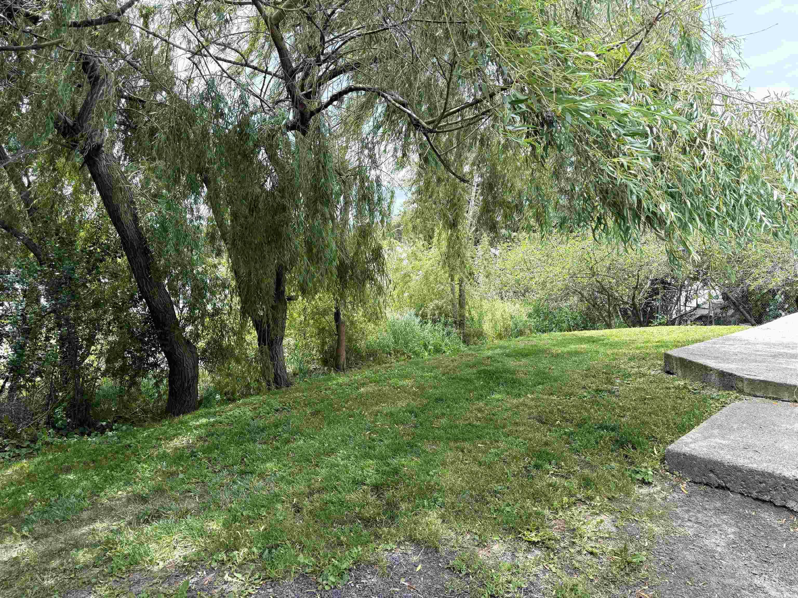 725 / 727 Brent Dr. Property Photo 3