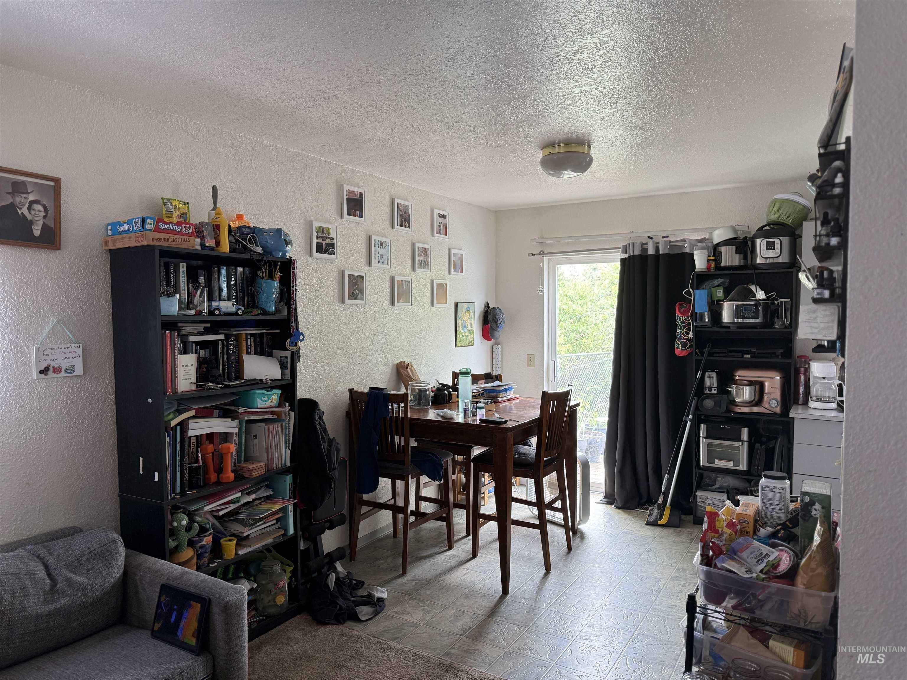 725 / 727 Brent Dr. Property Photo 7