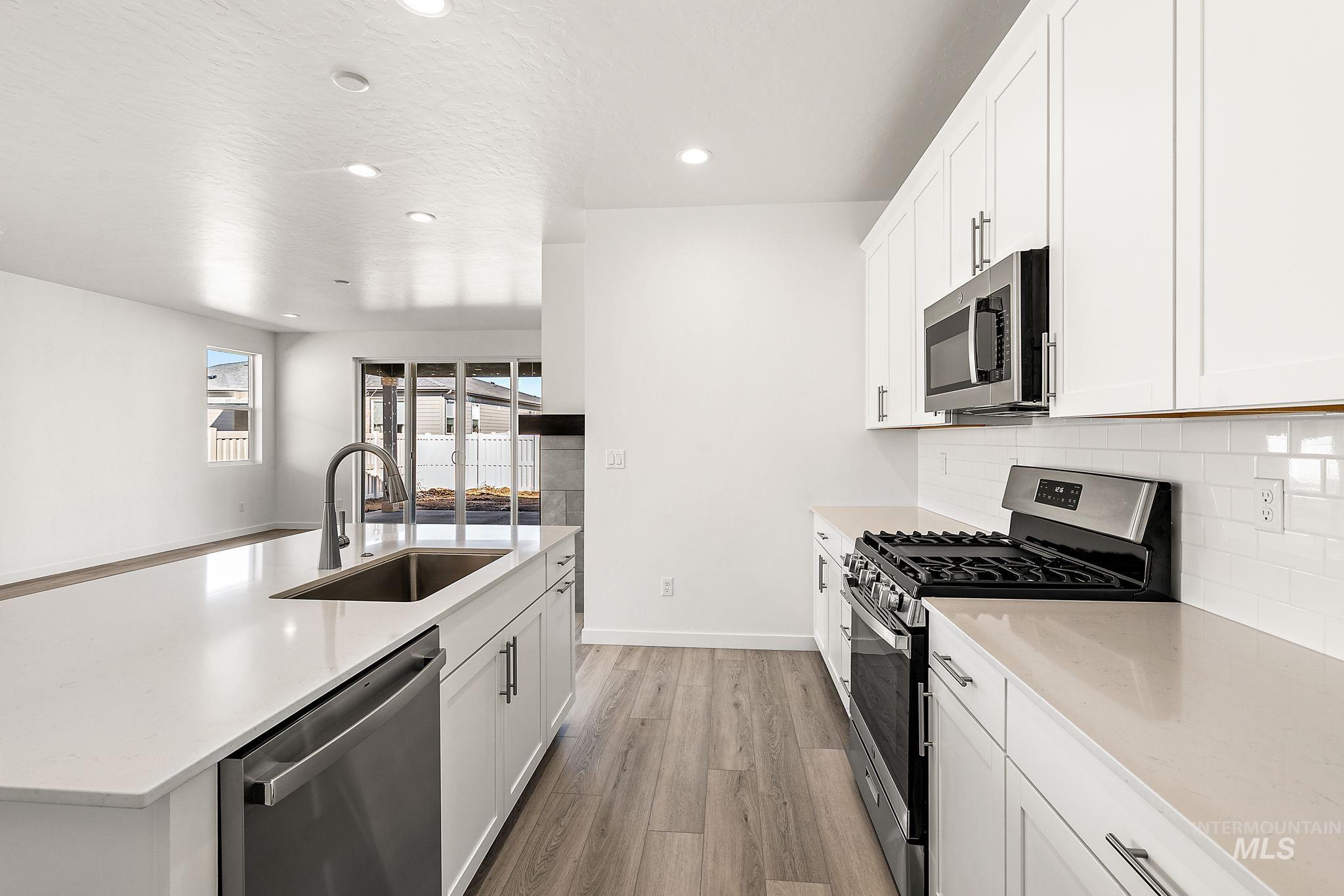 147 N Roscoe Ave. Property Photo 5