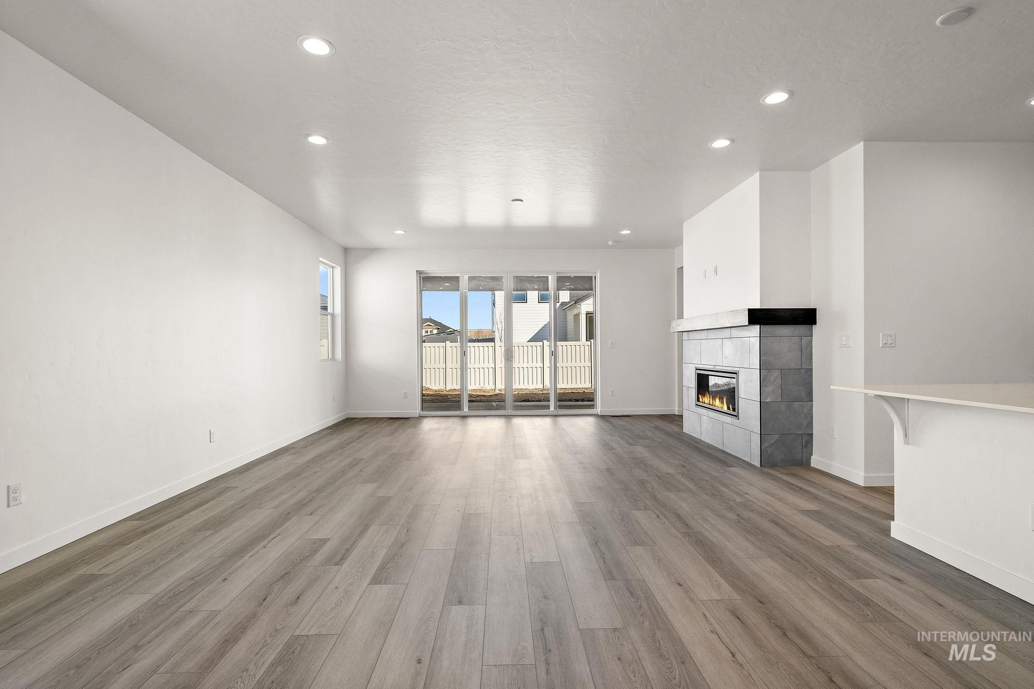 147 N Roscoe Ave. Property Photo 11