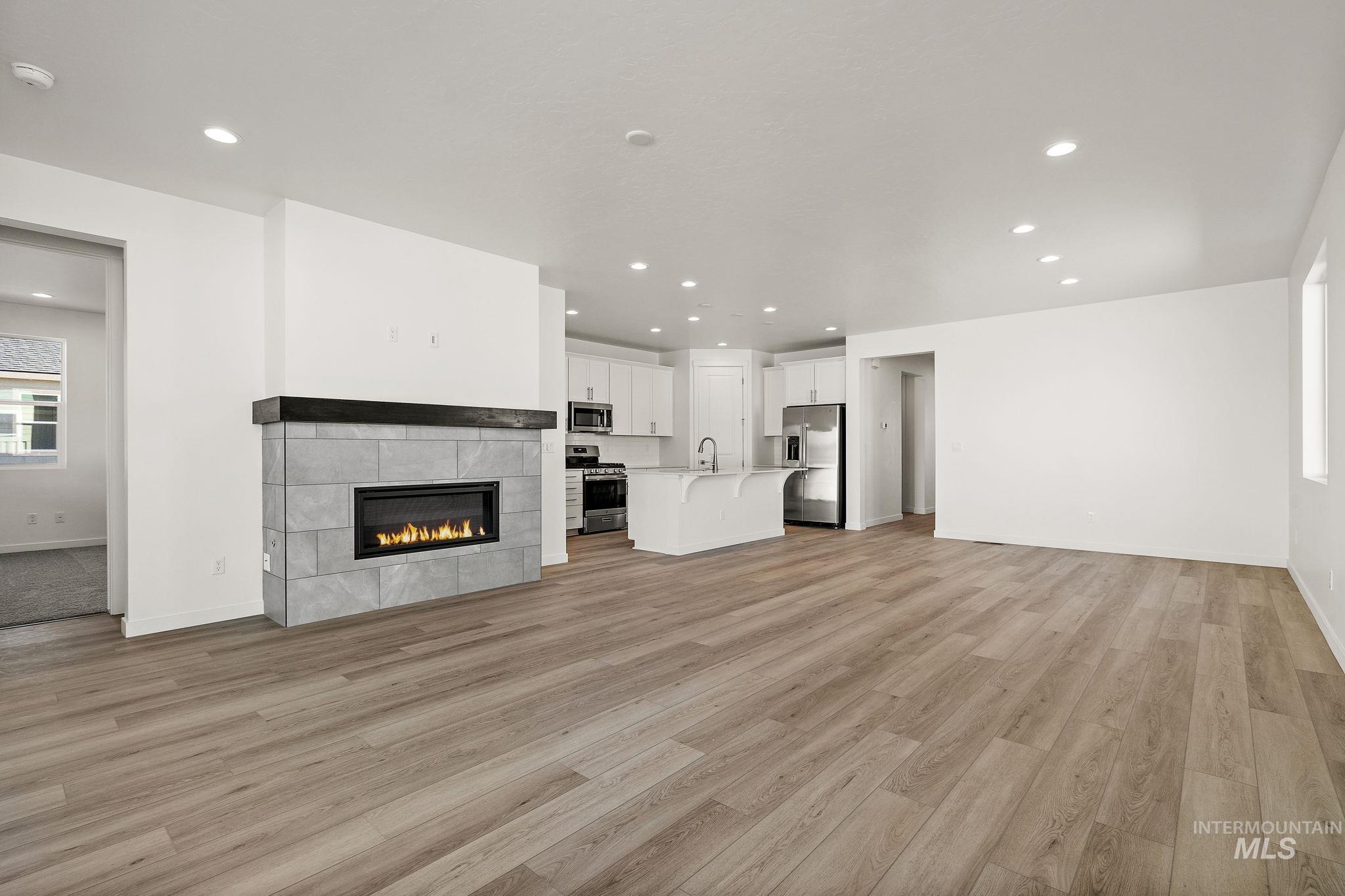 147 N Roscoe Ave. Property Photo 14