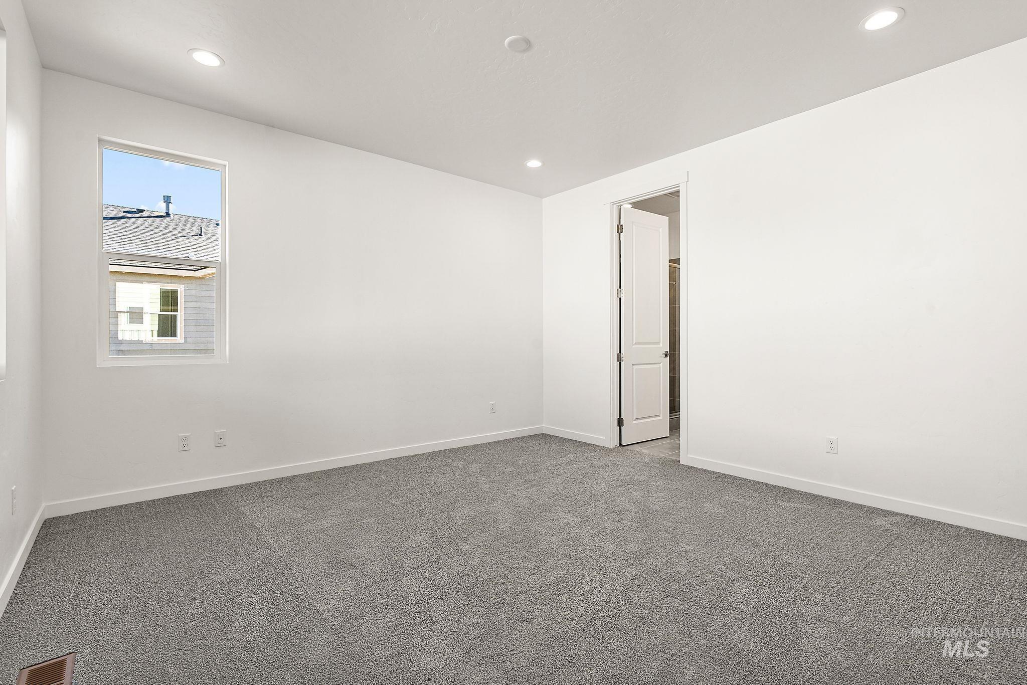147 N Roscoe Ave. Property Photo 16