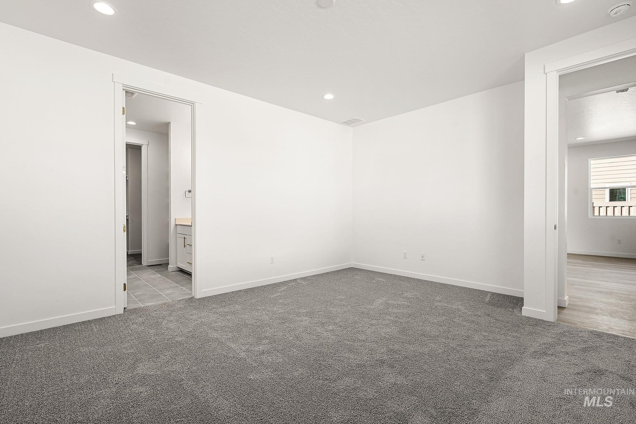 147 N Roscoe Ave. Property Photo 17