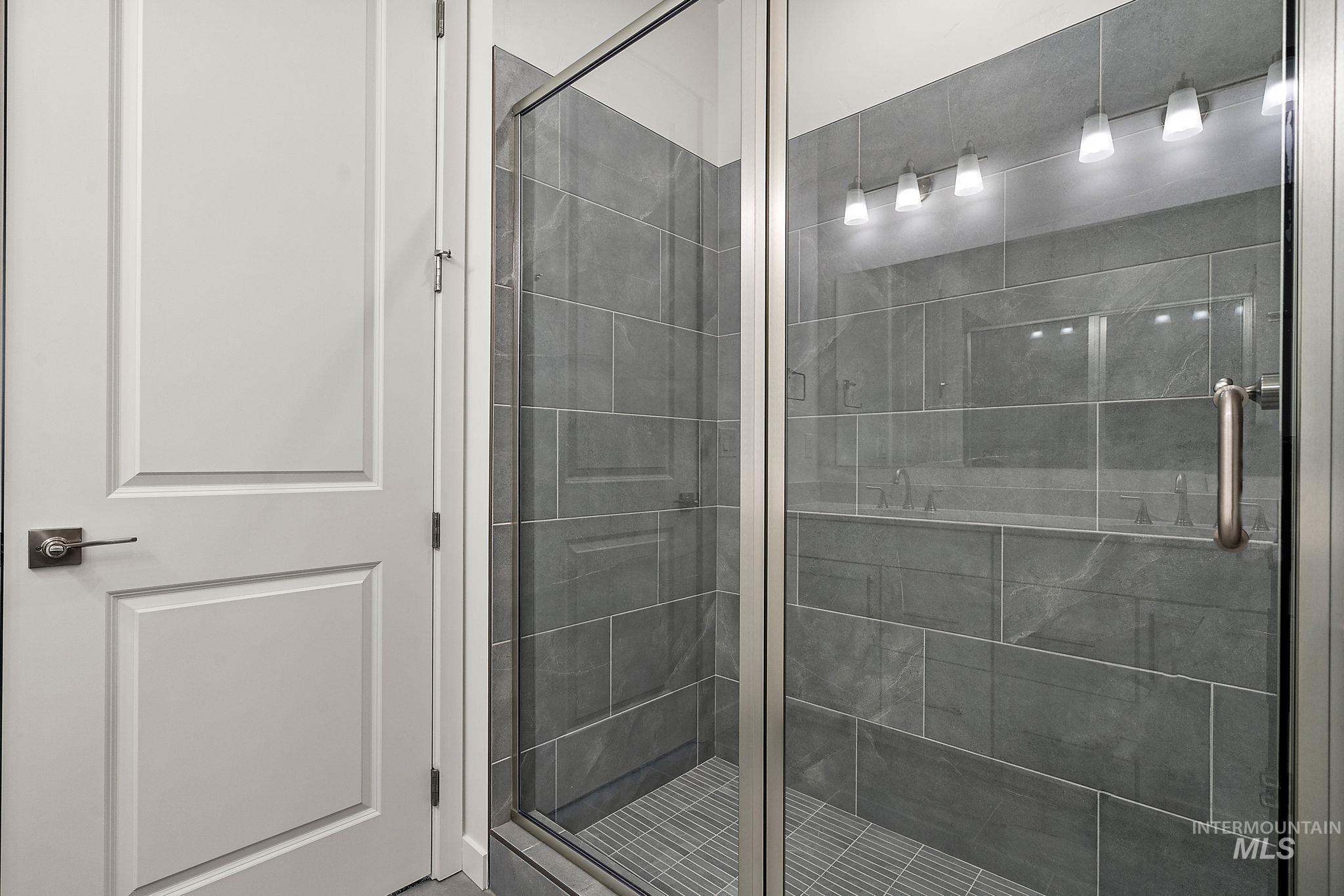 147 N Roscoe Ave. Property Photo 21