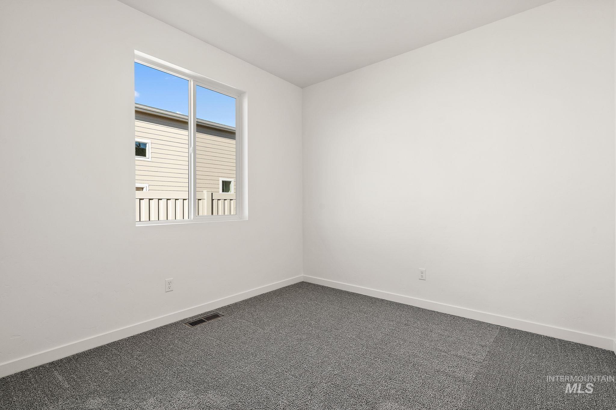 147 N Roscoe Ave. Property Photo 24
