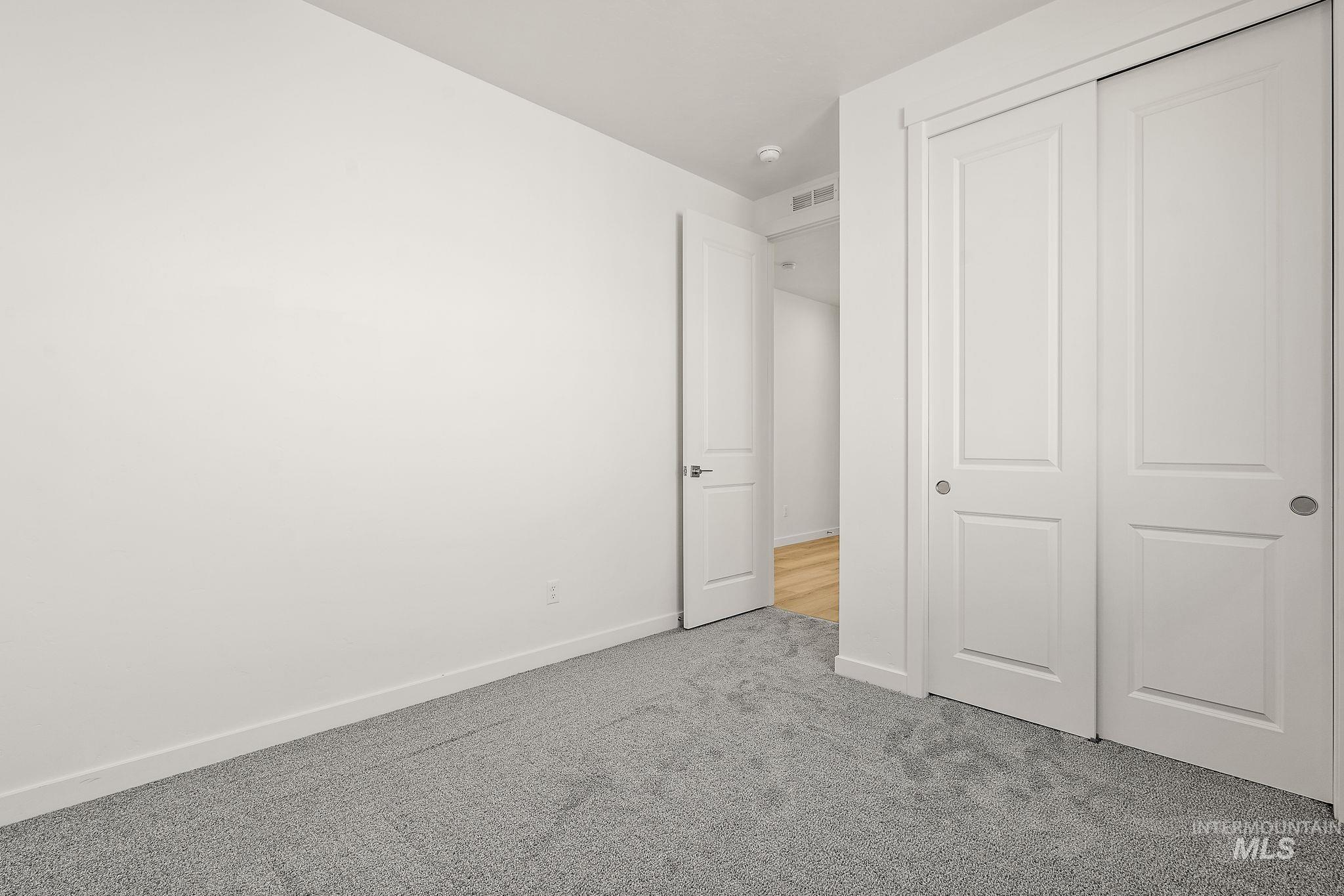 147 N Roscoe Ave. Property Photo 25