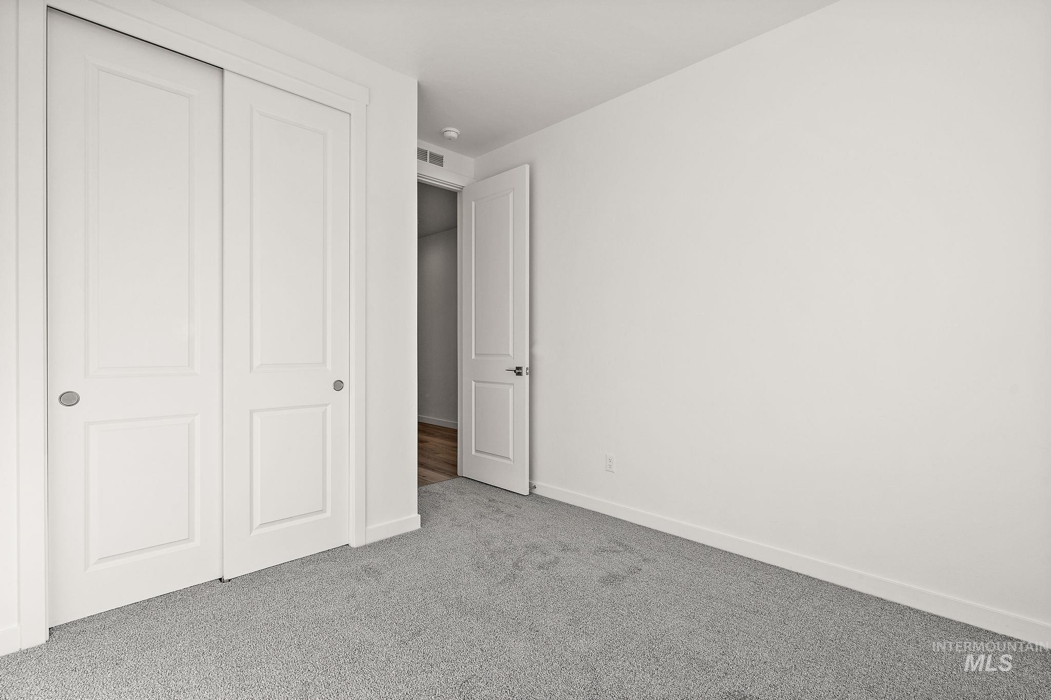 147 N Roscoe Ave. Property Photo 28