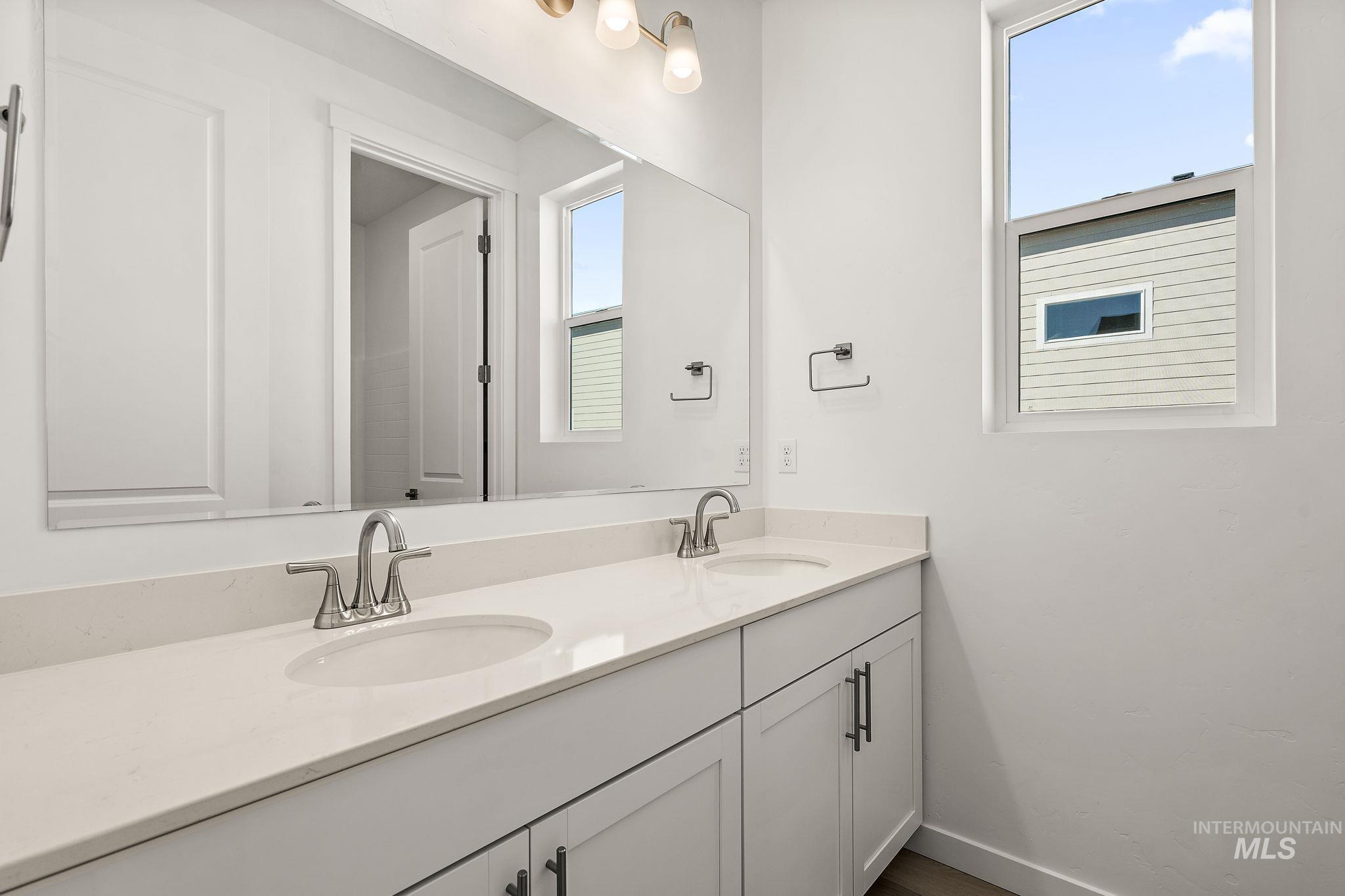 147 N Roscoe Ave. Property Photo 29