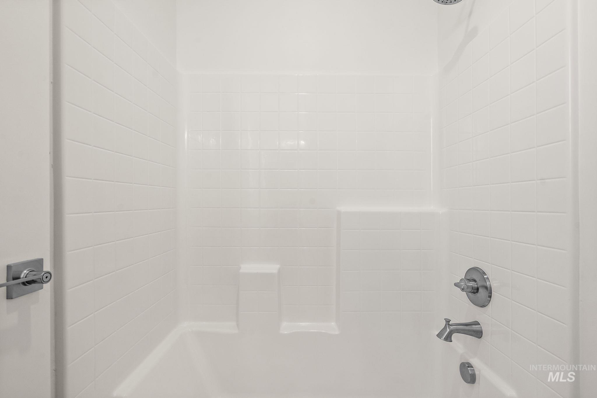 147 N Roscoe Ave. Property Photo 30
