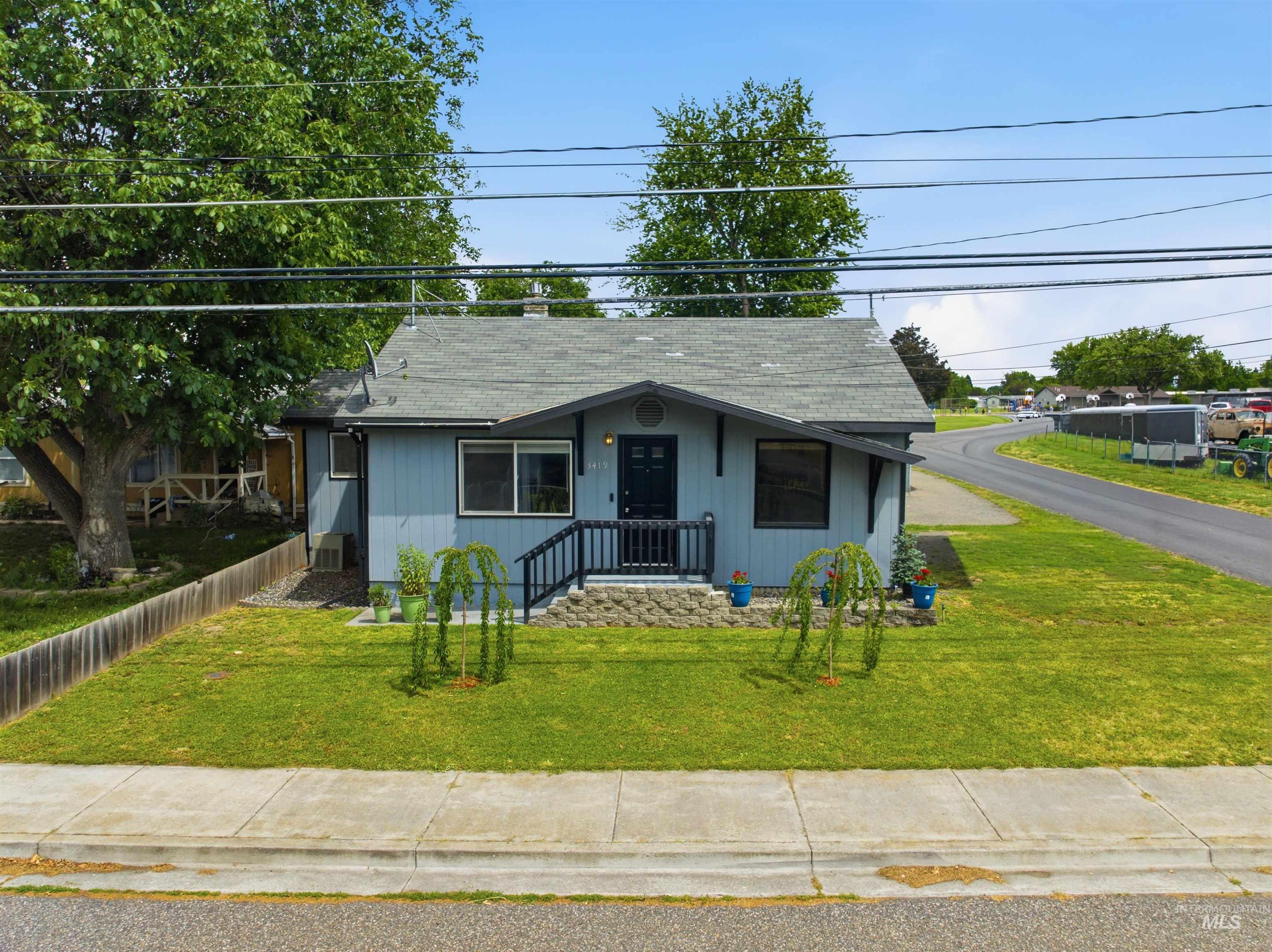 3419 8th St Property Photo 1