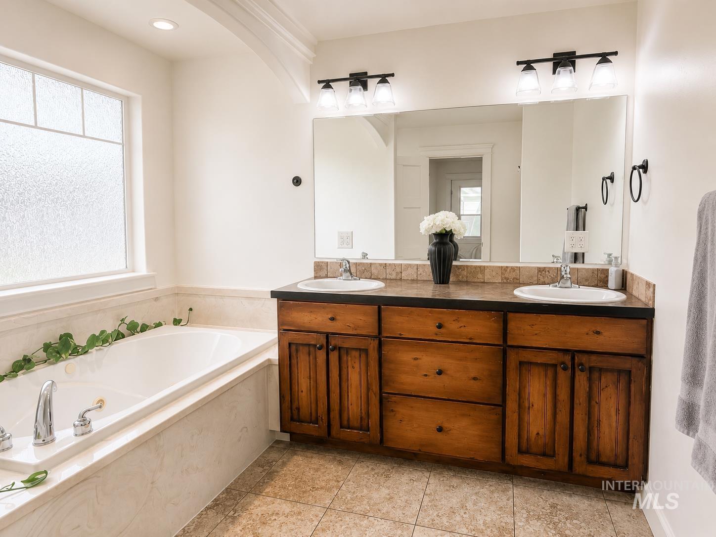 1057 Oakwood Ave. Property Photo 14