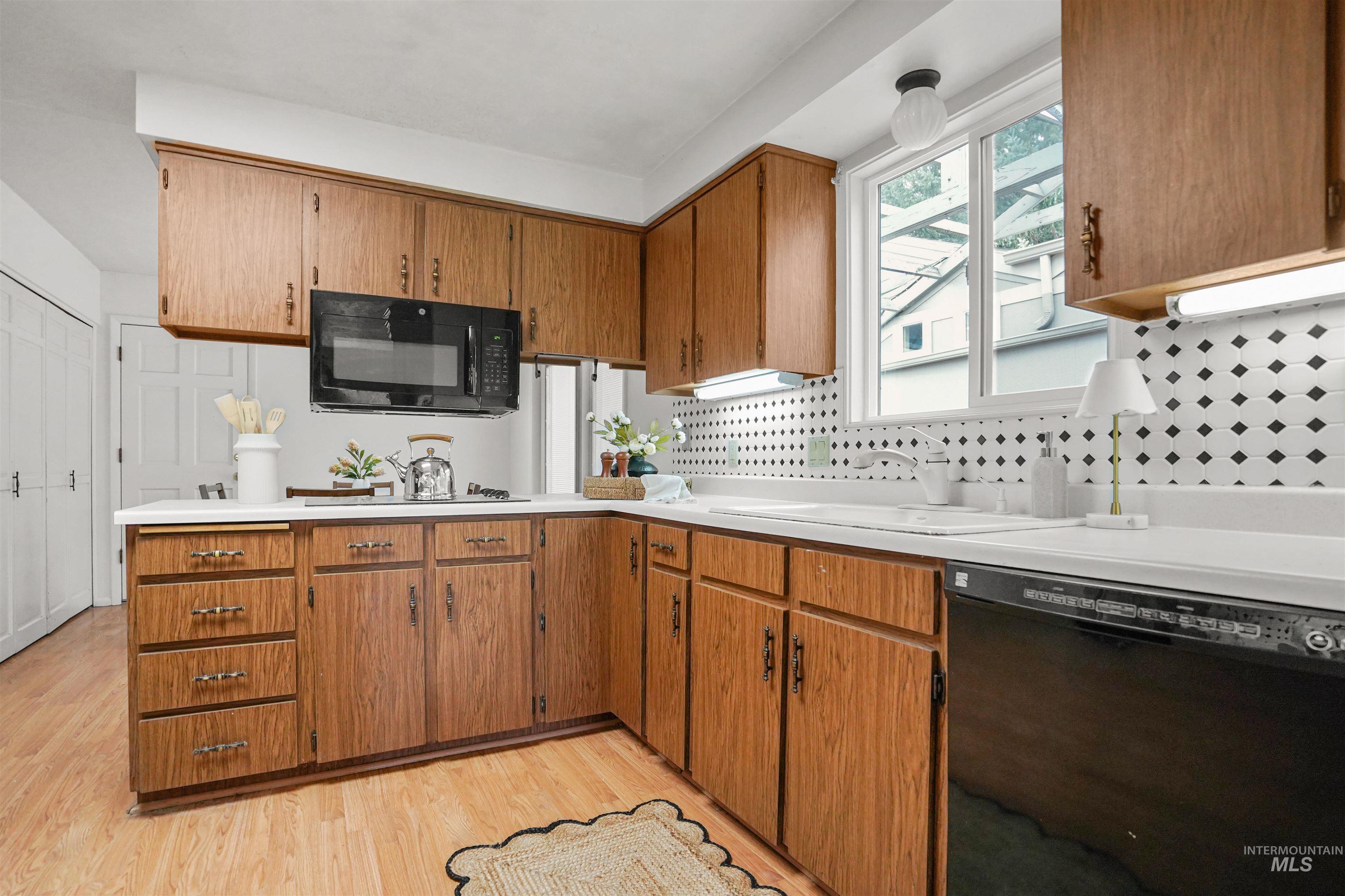 300 Morrison Property Photo 12