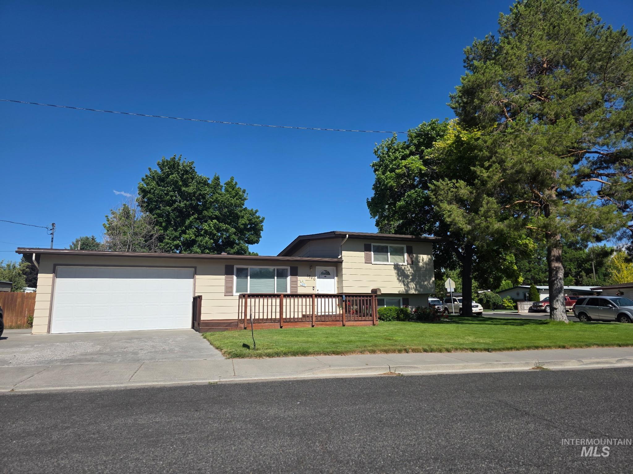 1940 Sherry Drive Property Photo 1