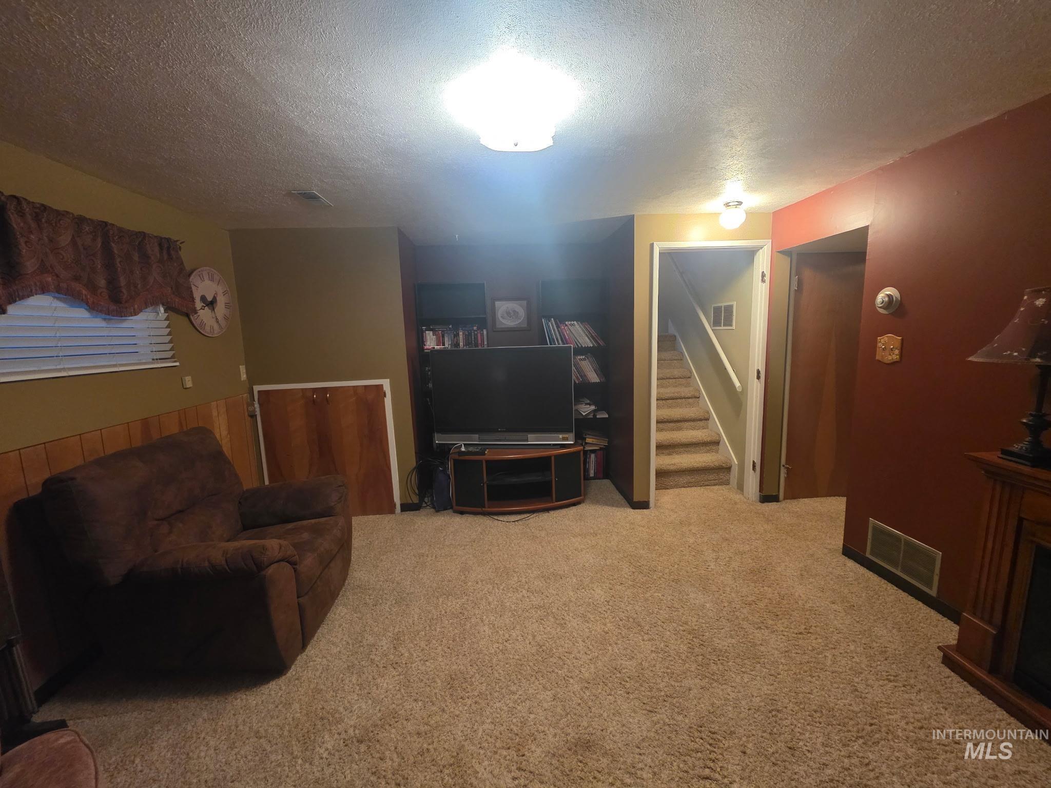 1940 Sherry Drive Property Photo 4