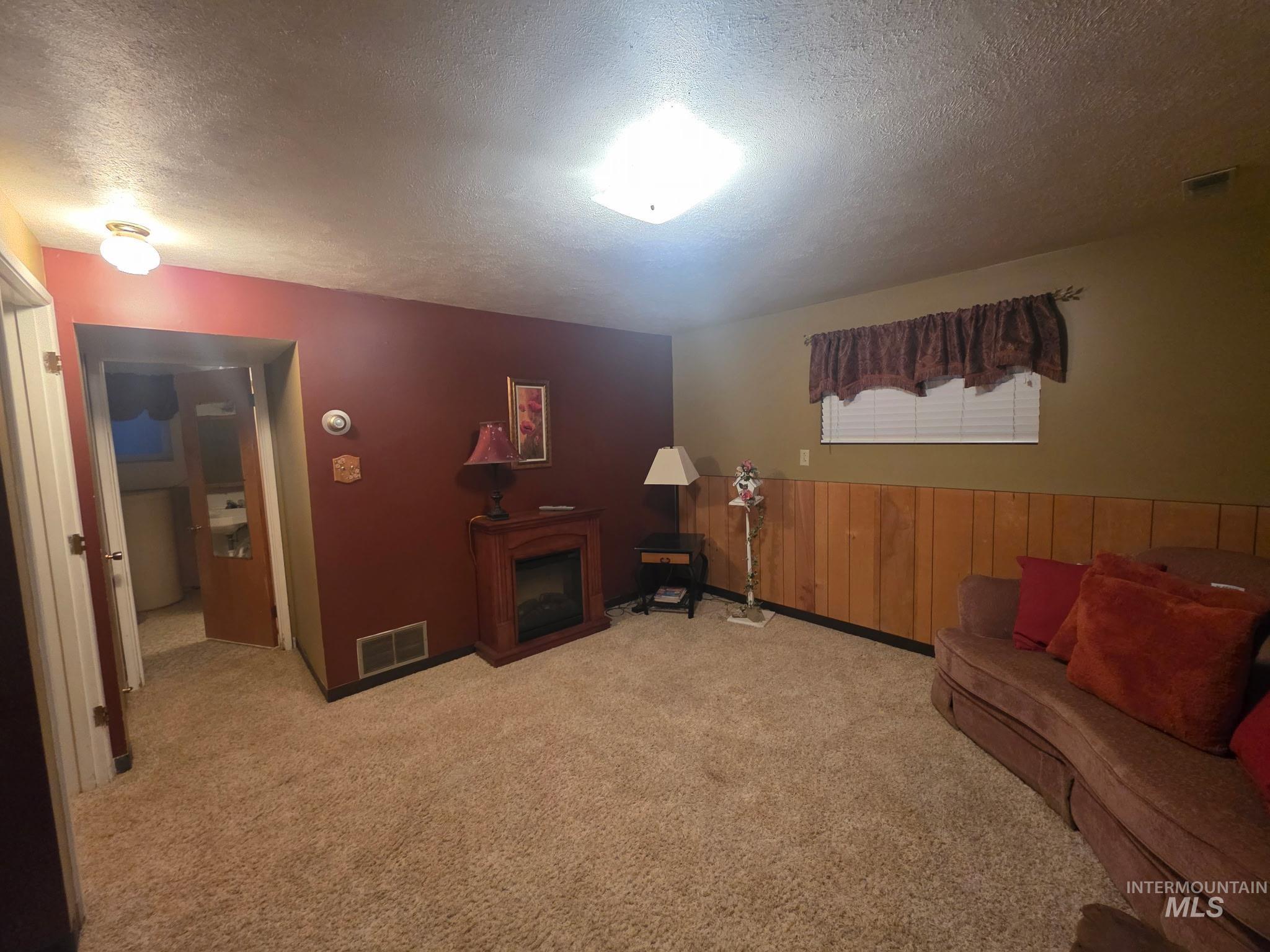 1940 Sherry Drive Property Photo 8