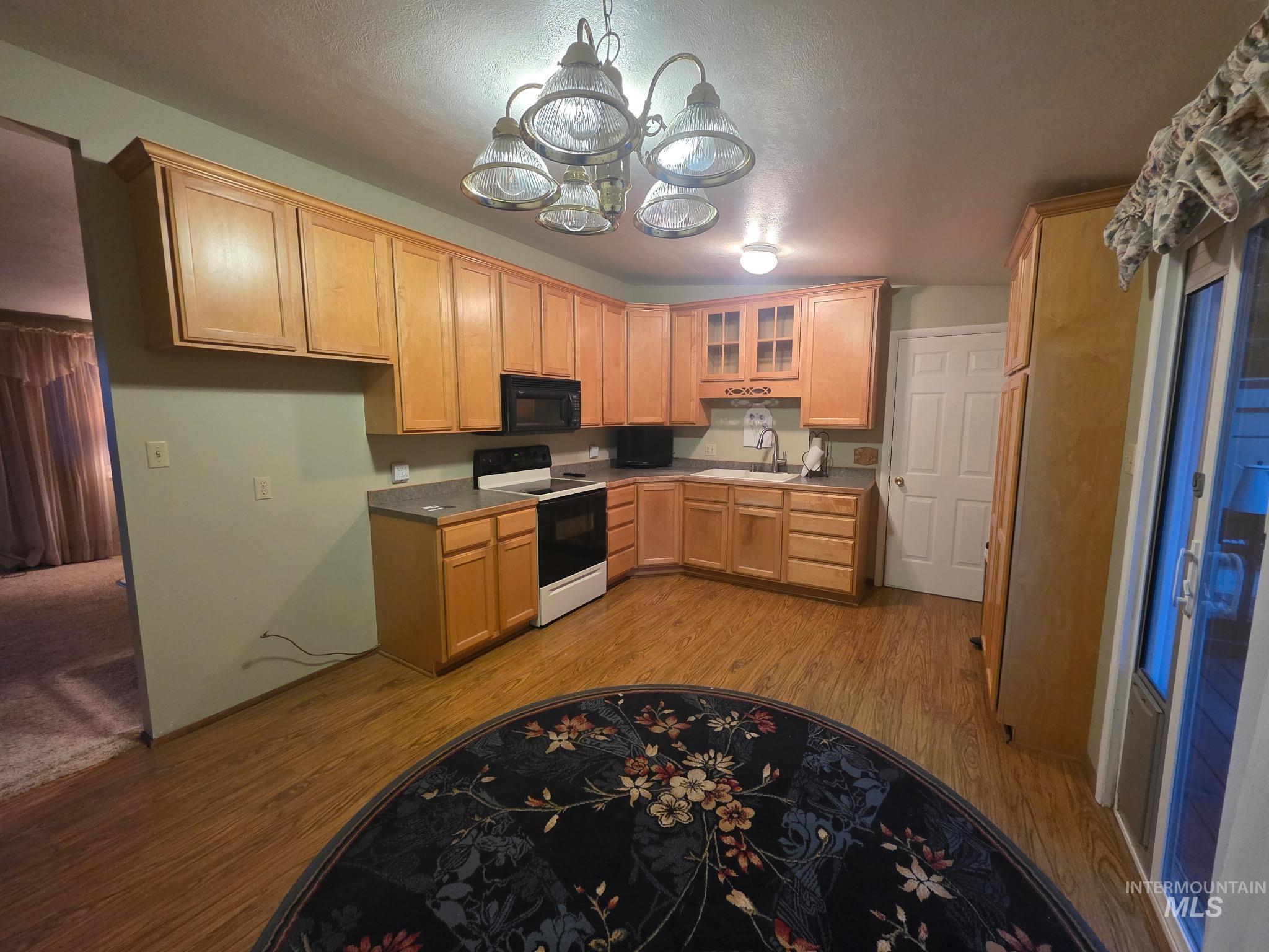 1940 Sherry Drive Property Photo 11