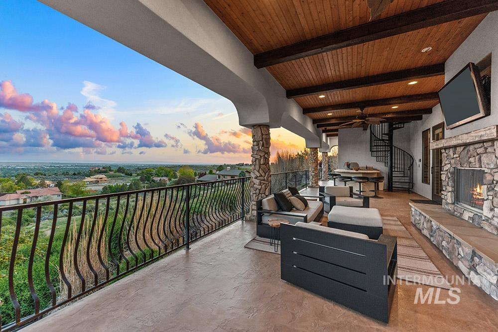 473 N Strata Via Way Property Photo 3