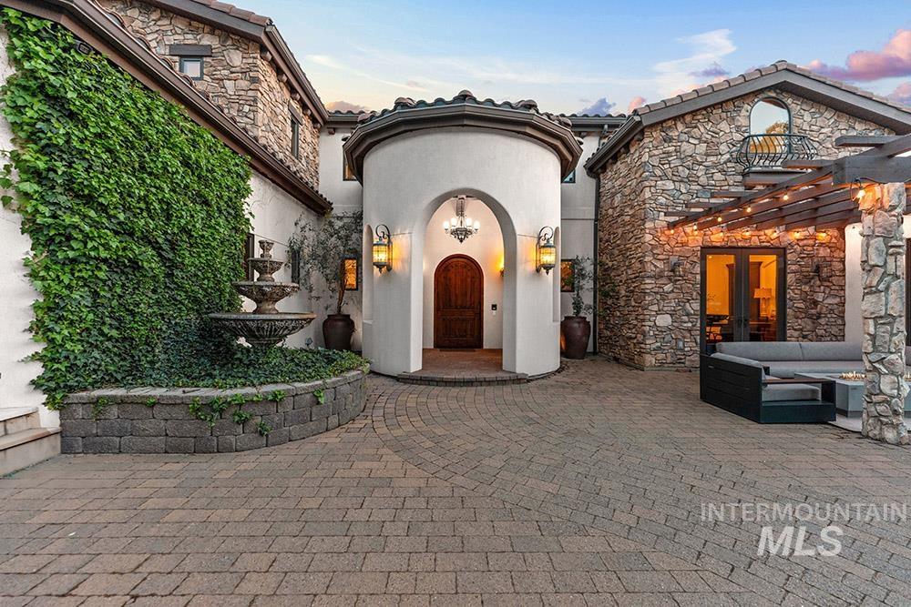 473 N Strata Via Way Property Photo 6