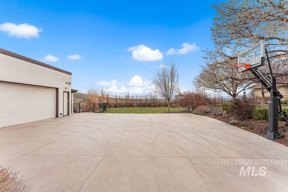 473 N Strata Via Way Property Photo 37