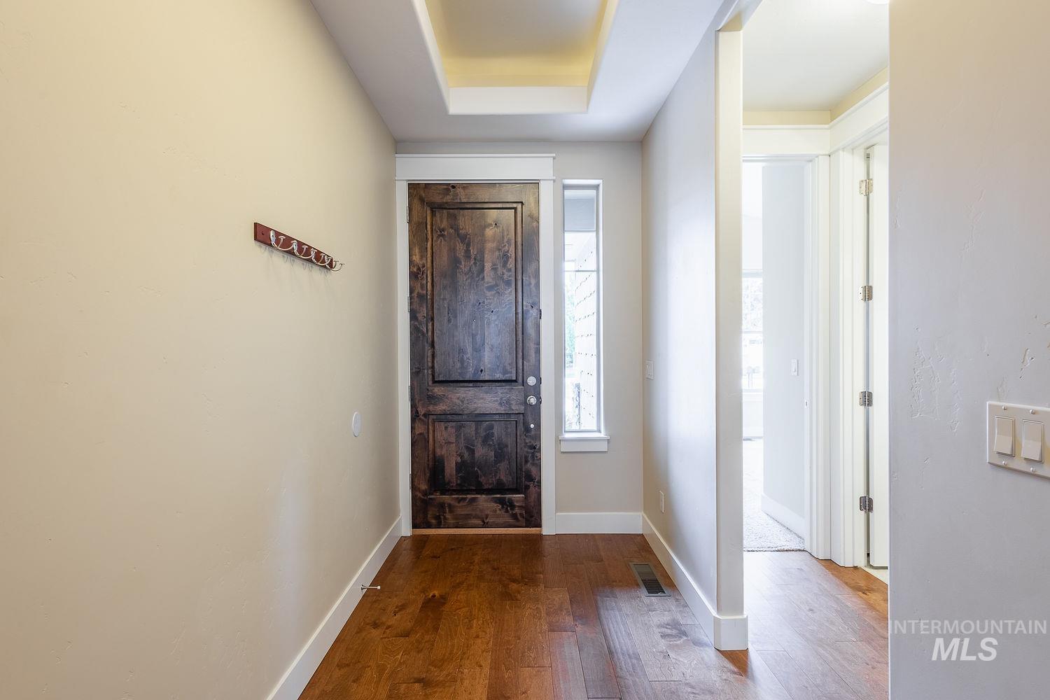 427 Briar Hill St Property Photo 4