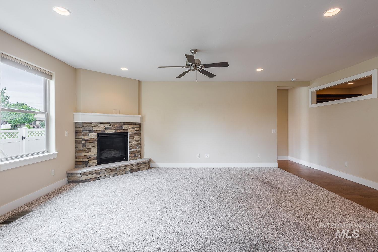 427 Briar Hill St Property Photo 6