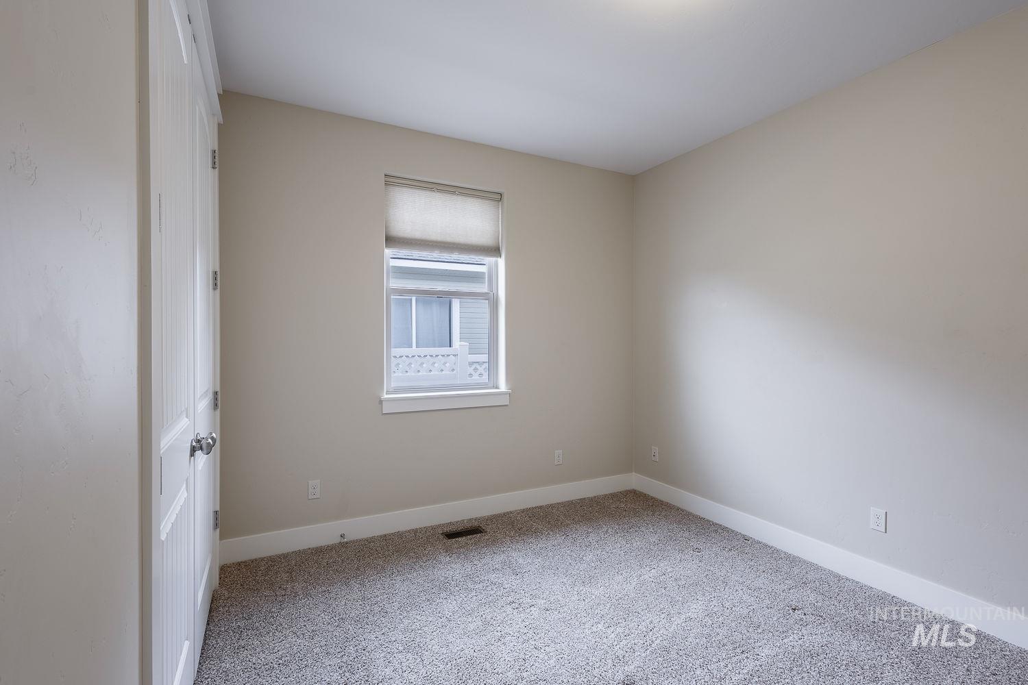 427 Briar Hill St Property Photo 29