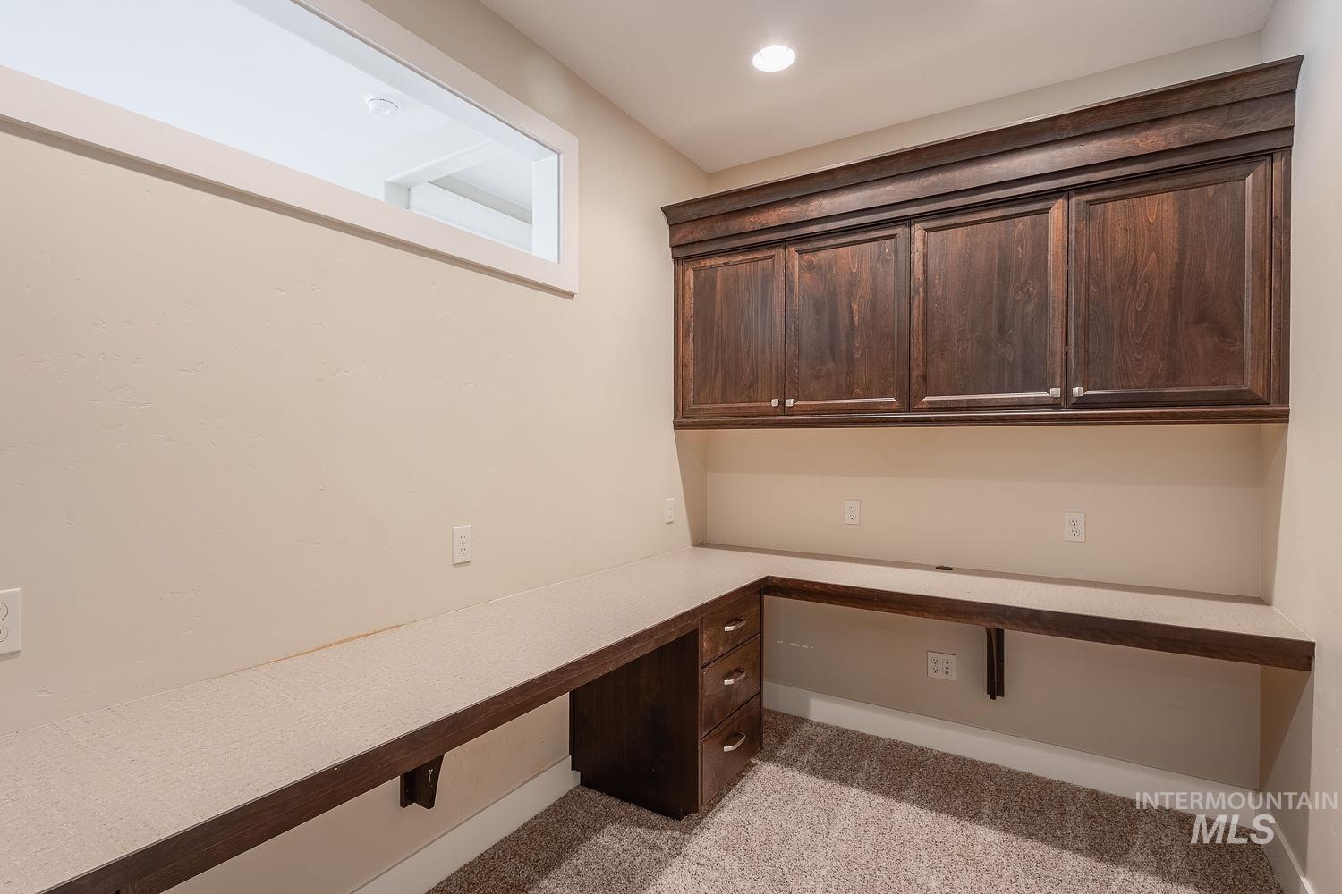 427 Briar Hill St Property Photo 31