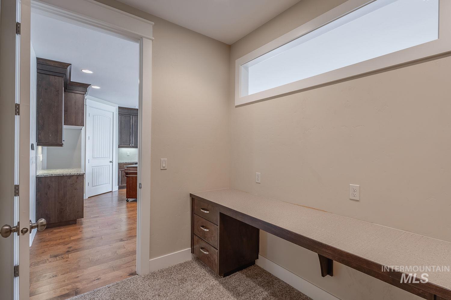 427 Briar Hill St Property Photo 32