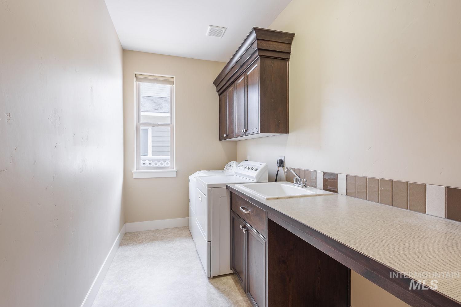 427 Briar Hill St Property Photo 33