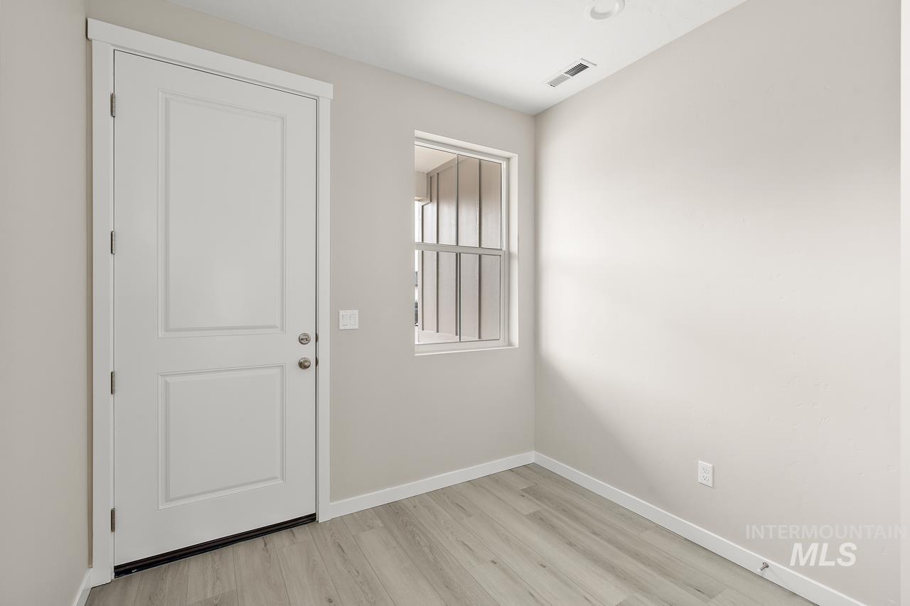 183 N Roscoe Ave. Property Photo 2