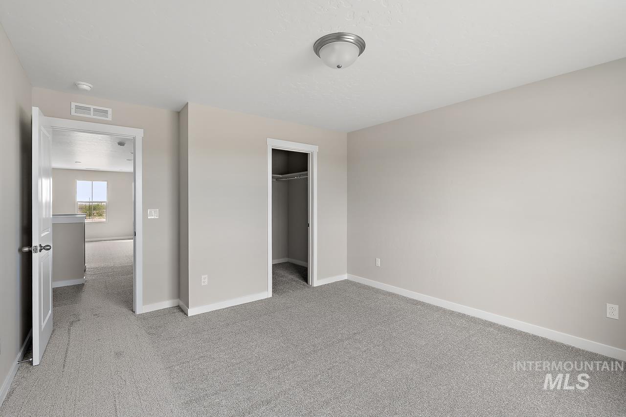 183 N Roscoe Ave. Property Photo 28