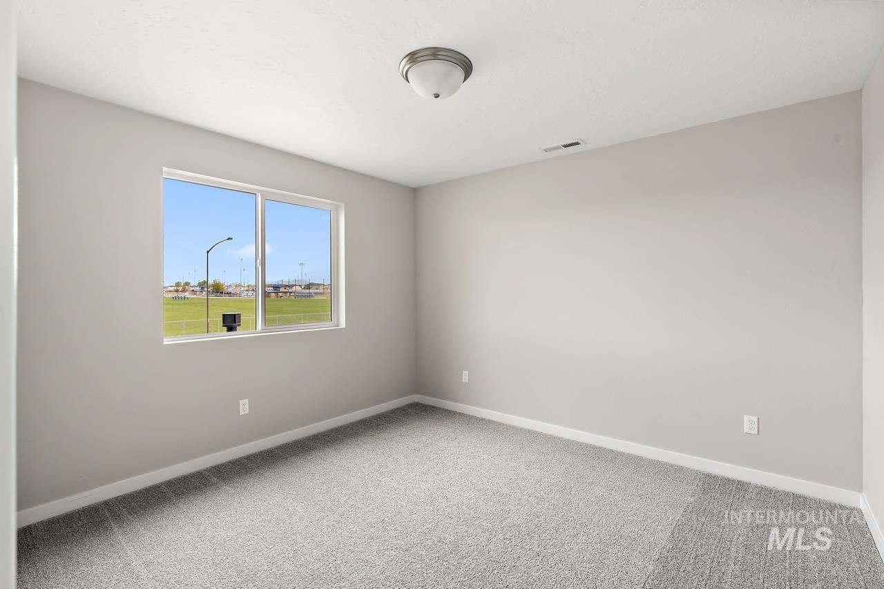 183 N Roscoe Ave. Property Photo 30