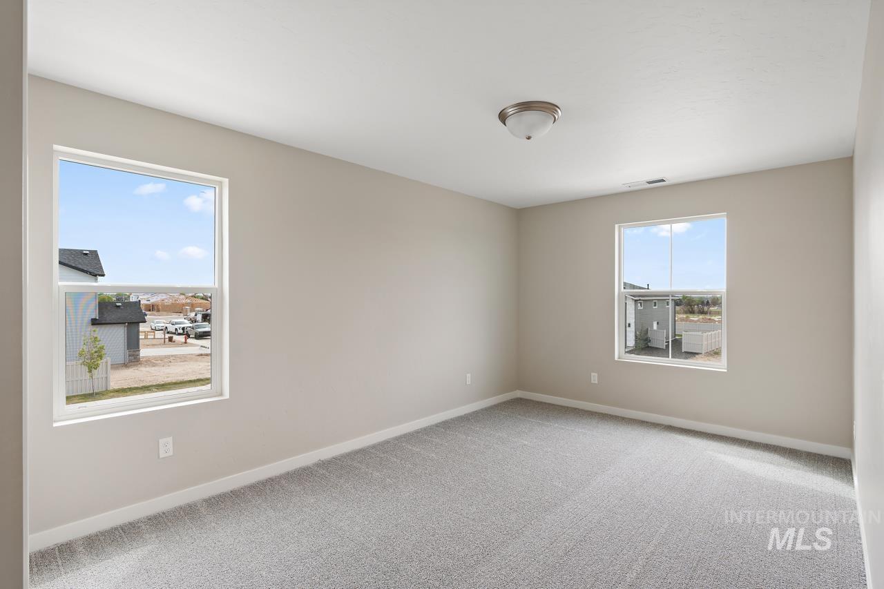 183 N Roscoe Ave. Property Photo 36