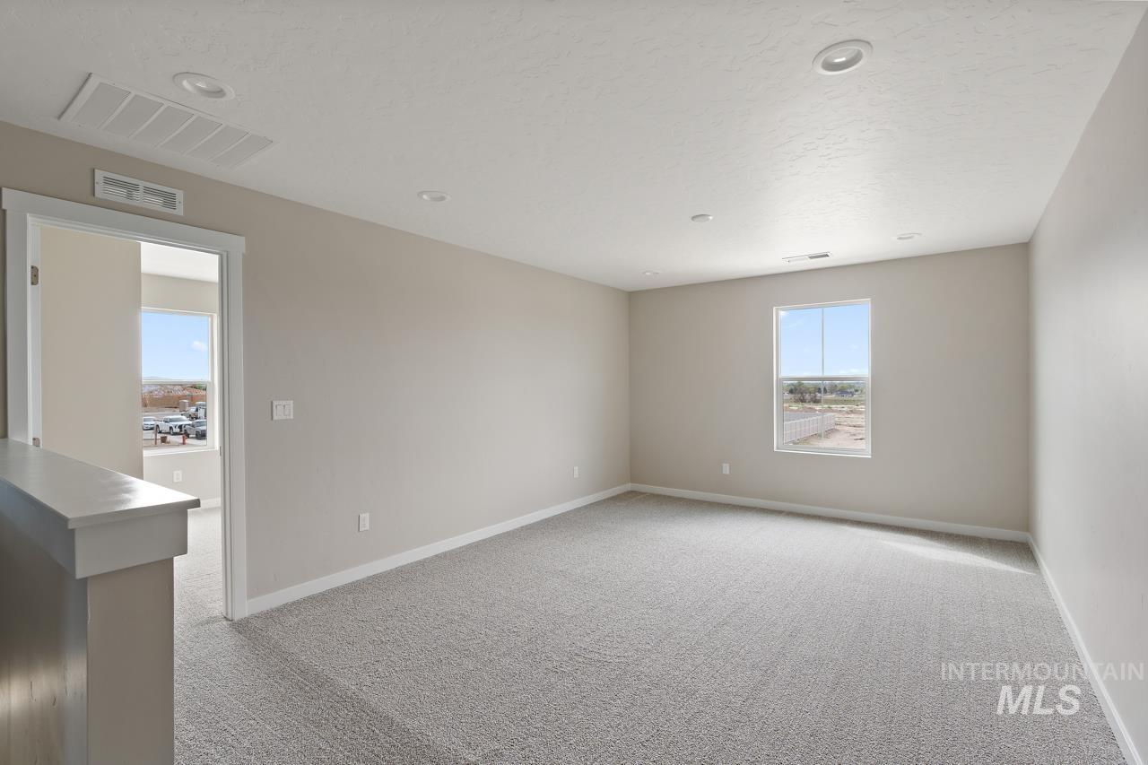 183 N Roscoe Ave. Property Photo 38