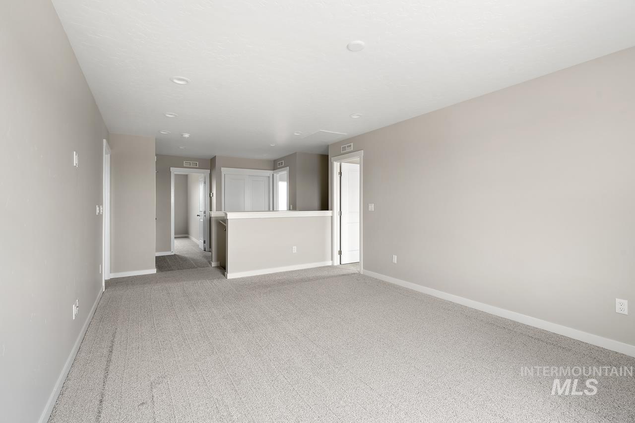 183 N Roscoe Ave. Property Photo 39