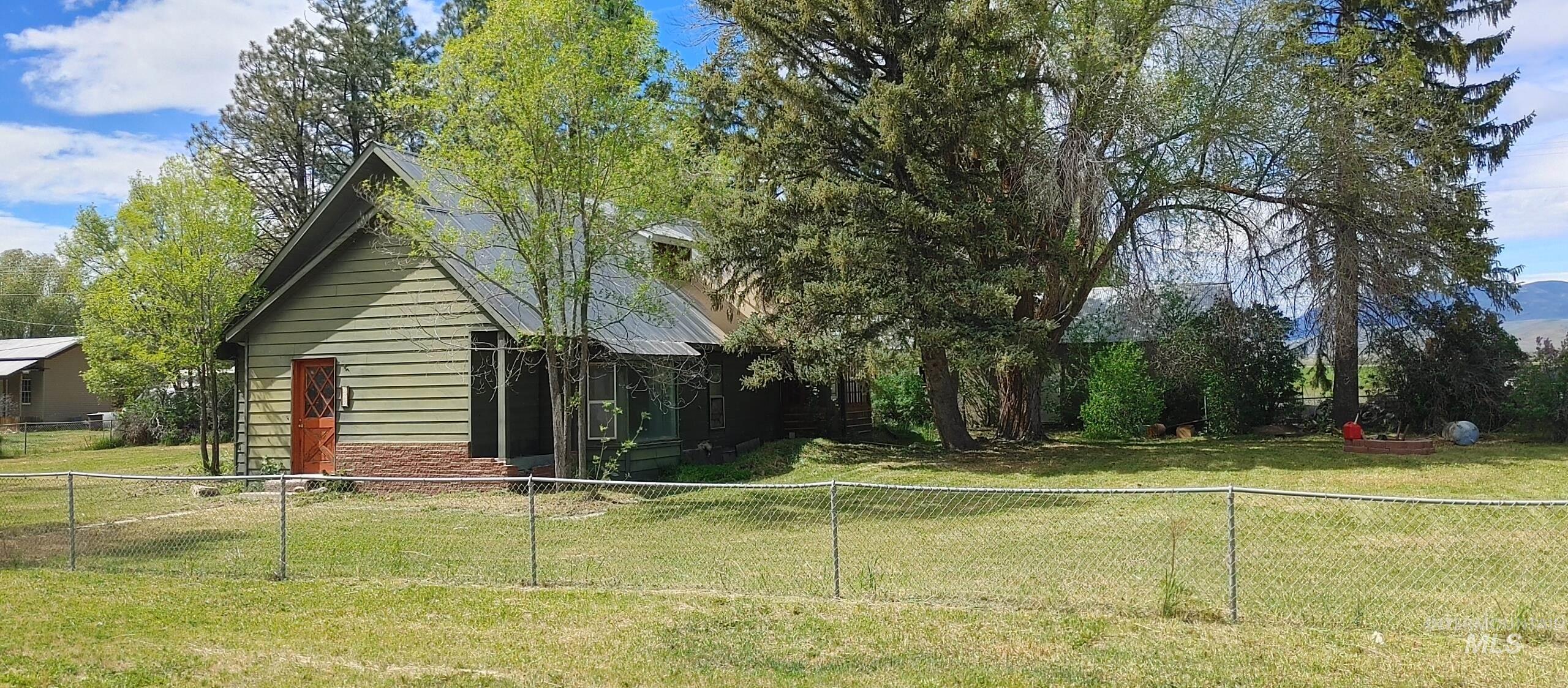 227 Alturas Ave Property Photo 2