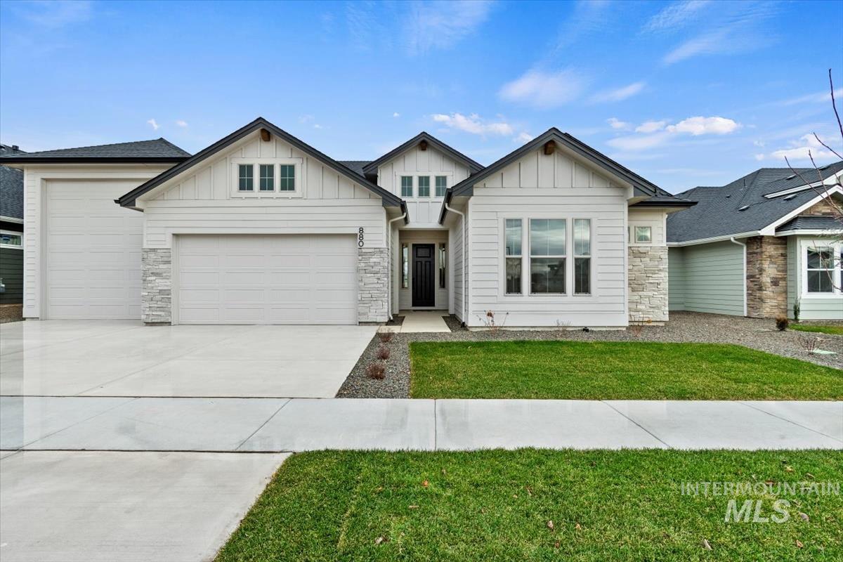 635 W Oak Springs Dr. Property Photo 1