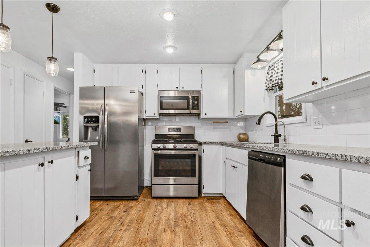 1184 Downing Dr Property Photo 6