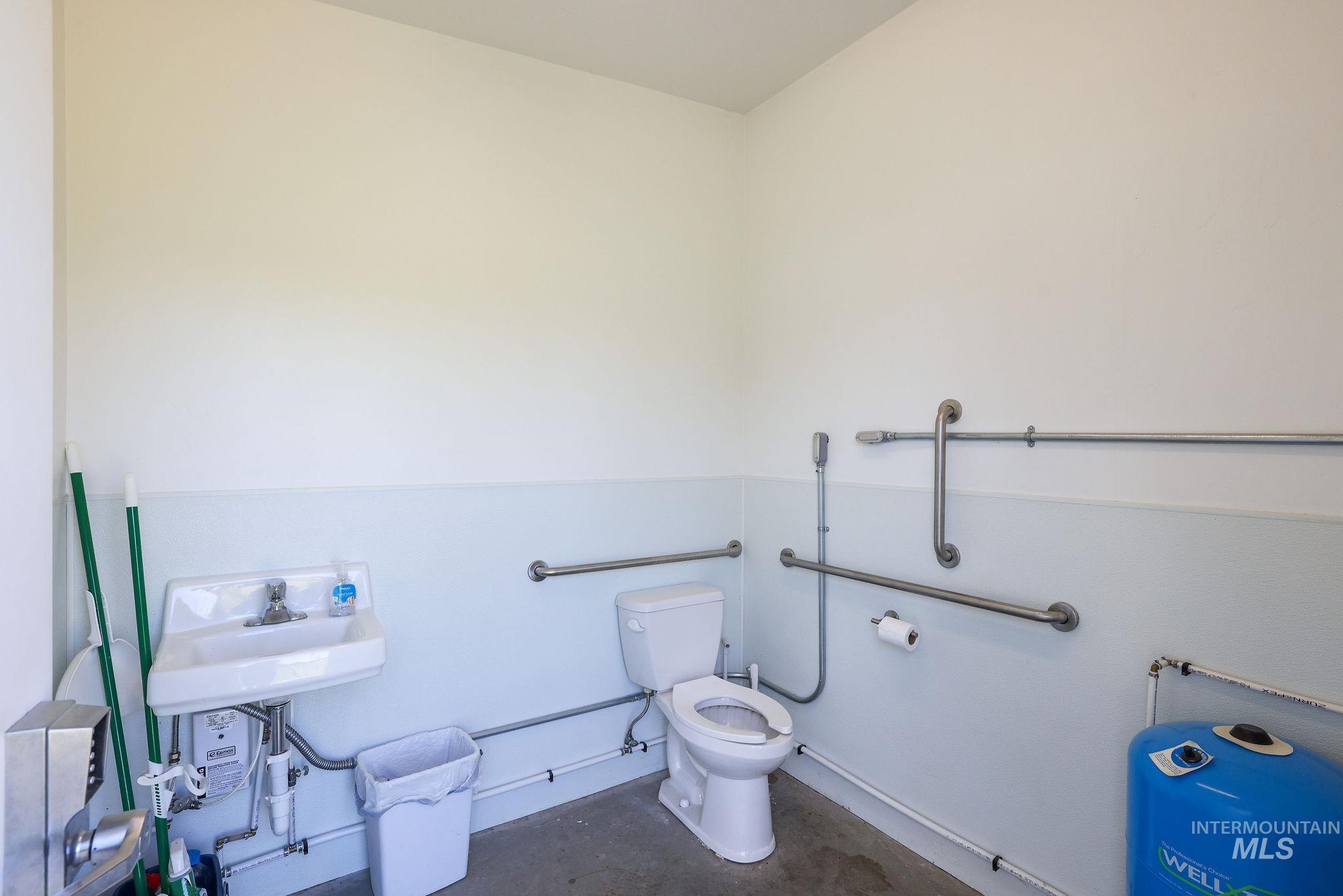 460 Krahn Property Photo 8