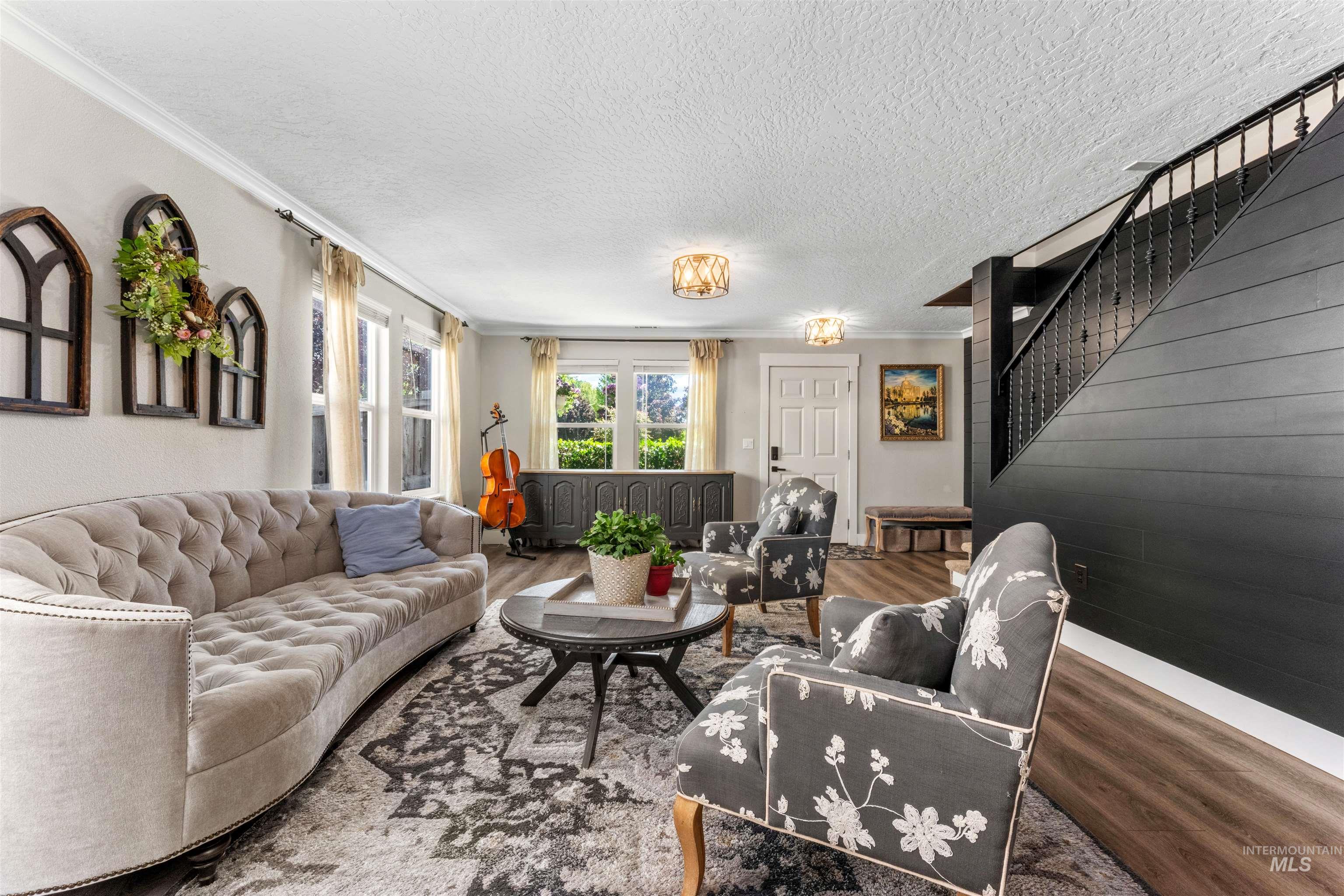 4421 N Tempest Way