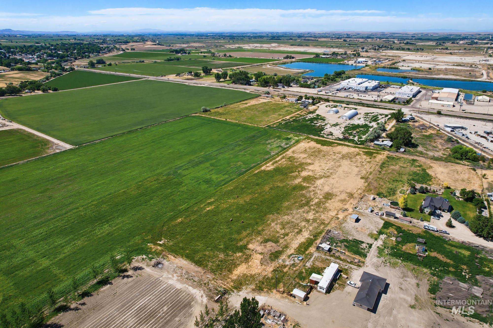 20201 Simplot Blvd Property Photo 16