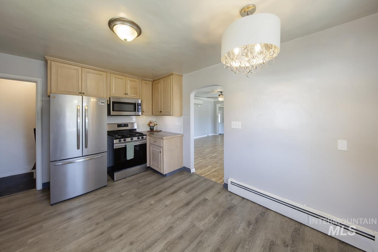 1202 E Main Street Property Photo 3