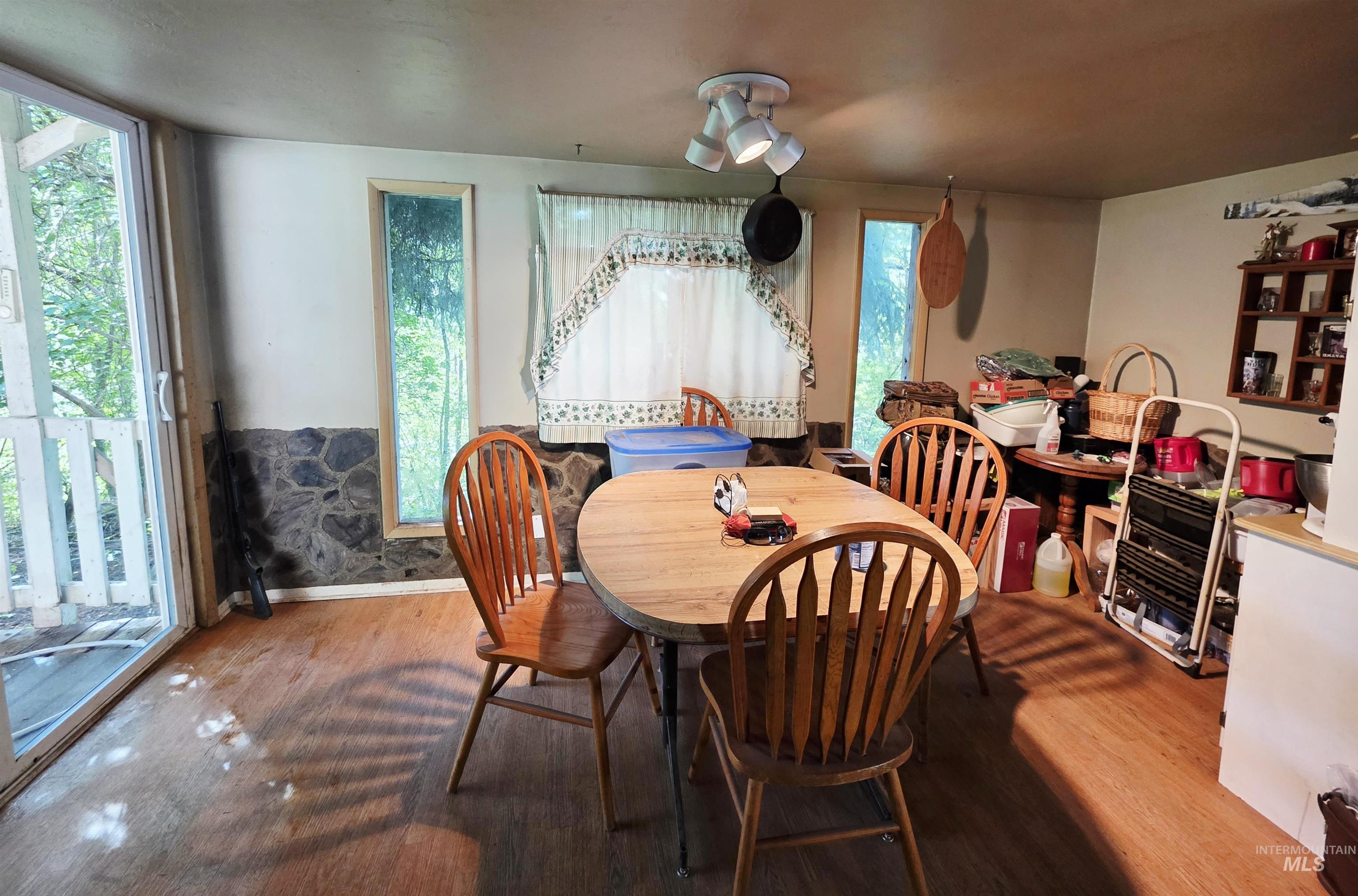 144 View Rd Property Photo 3