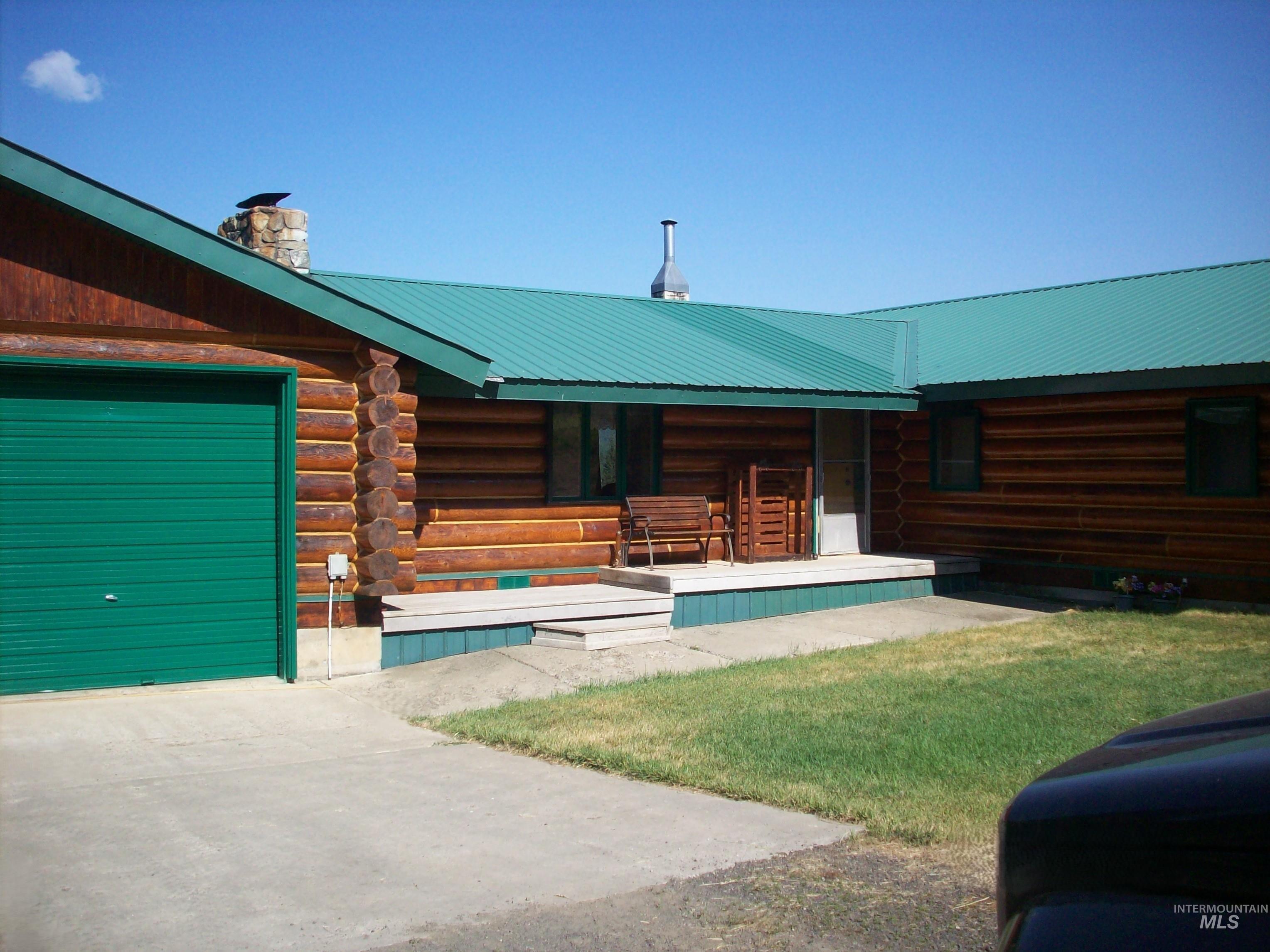 1050 Maxwell Lane Property Photo 3