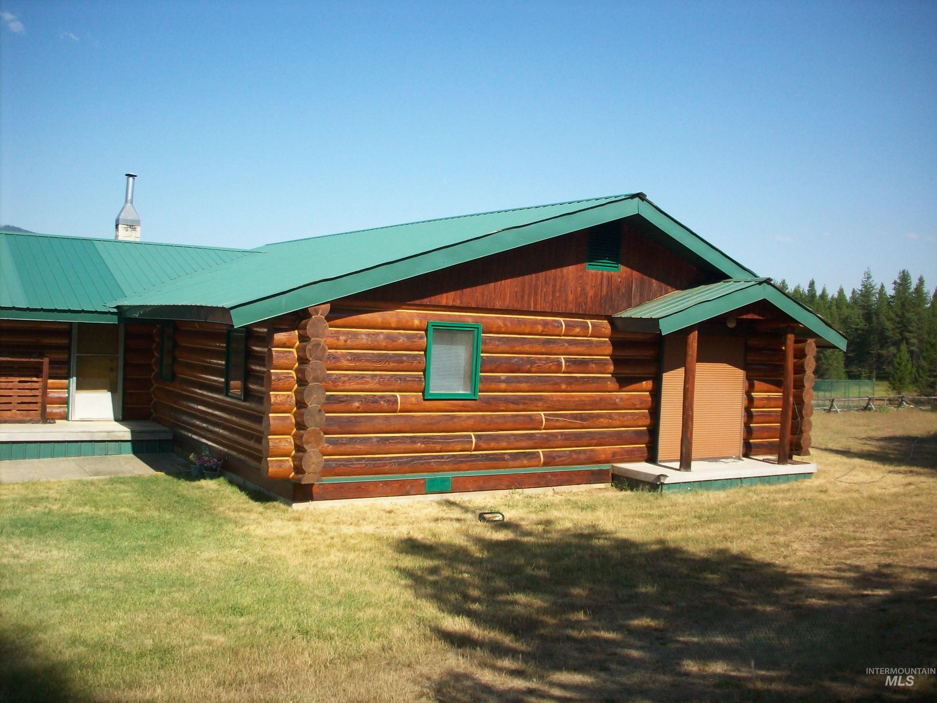 1050 Maxwell Lane Property Photo 6