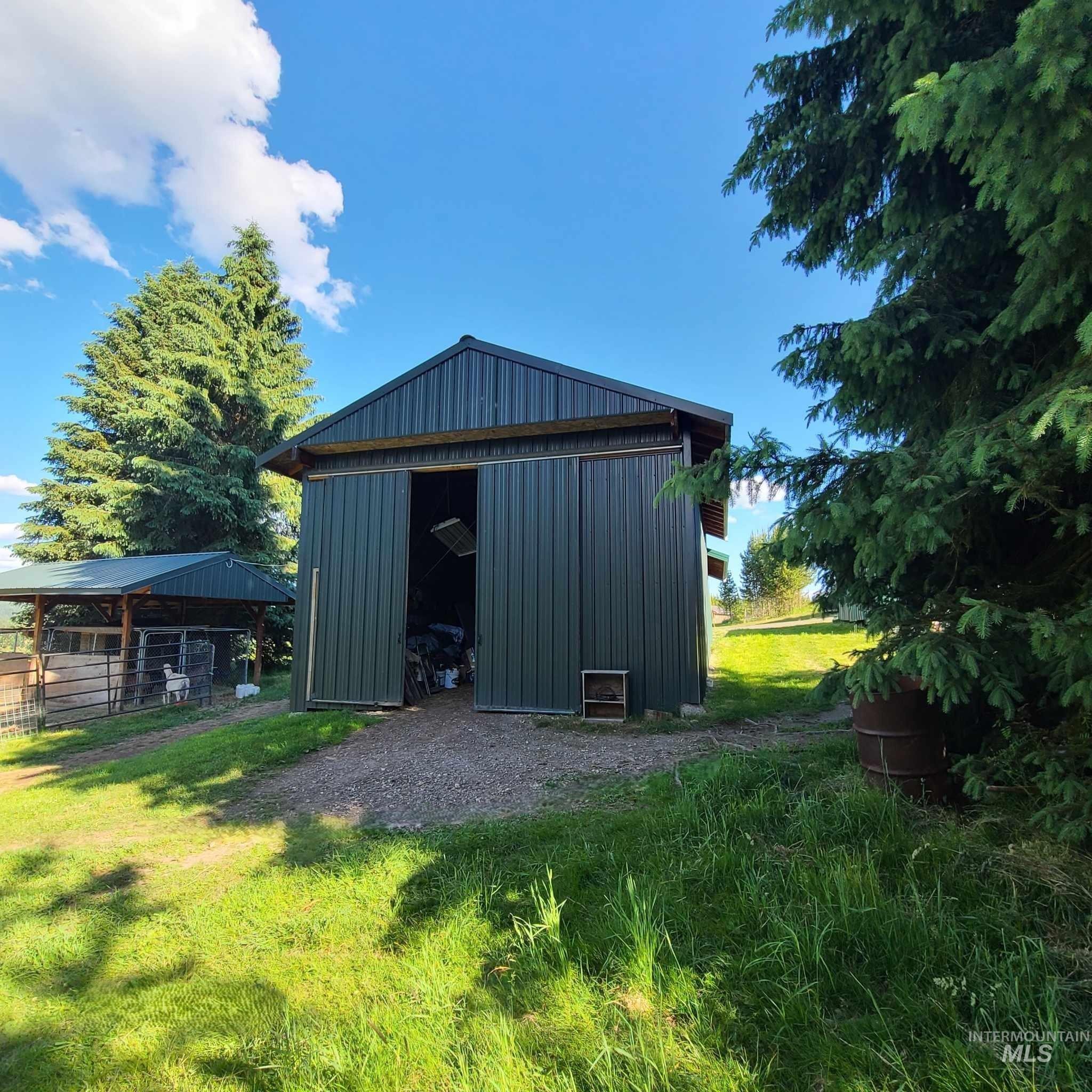 1050 Maxwell Lane Property Photo 12
