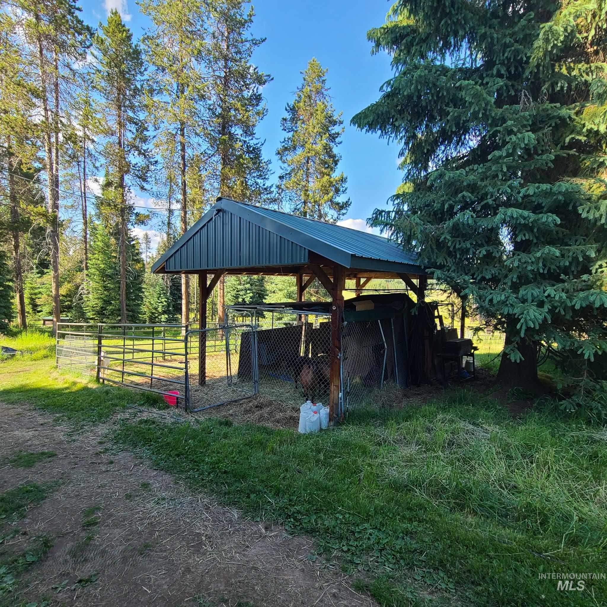 1050 Maxwell Lane Property Photo 14