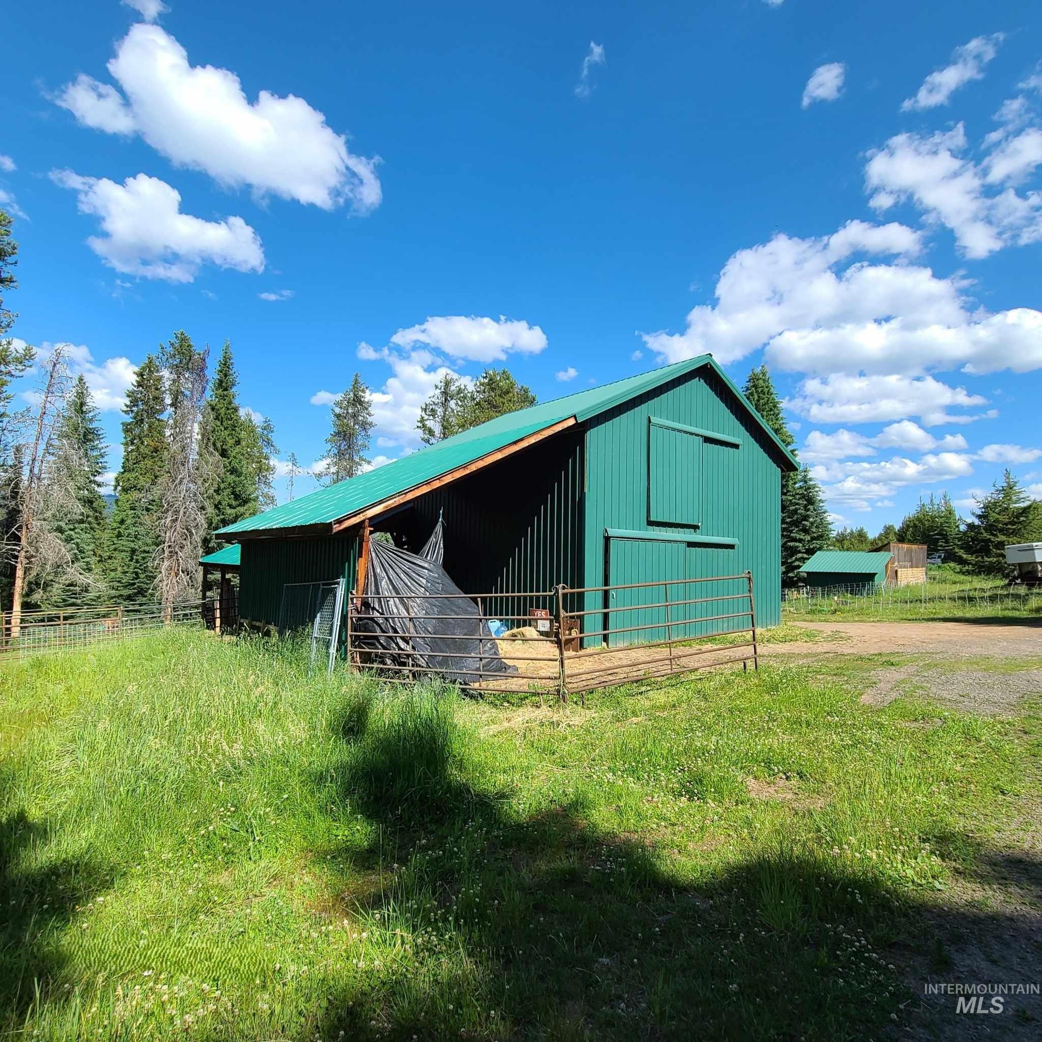 1050 Maxwell Lane Property Photo 16